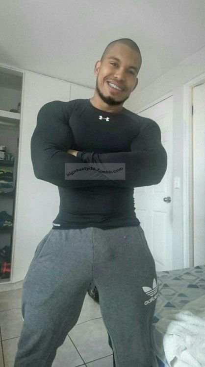 bigntastydc:  🍆alert