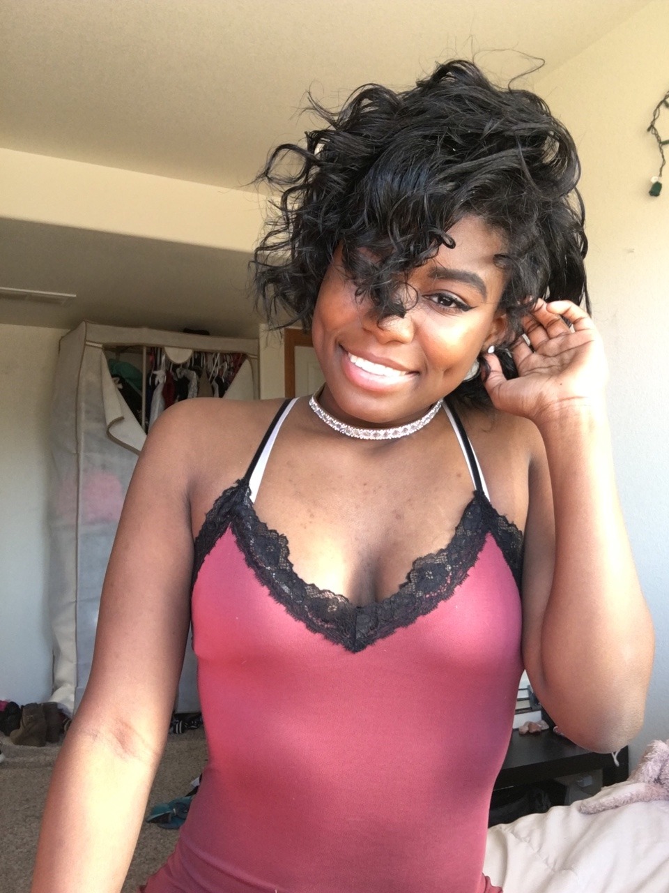 humanrock-blog:  songaeheehee:  Sweeter than a Swisher  Who is she? 😩😩