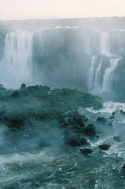 decepticun:  Iguassu falls | by onefivenine