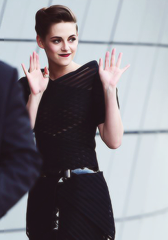 mattjosephdiaz:  frougpepe:  lekinkytwilighters:  NEW Kristen Stewart #chanel event