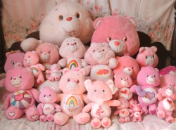 daddys-dumpling:  dollribbons:theroyalprincesscandyheart:All of my pink Care Bears.omg  (●♡∀♡) I wants!!!