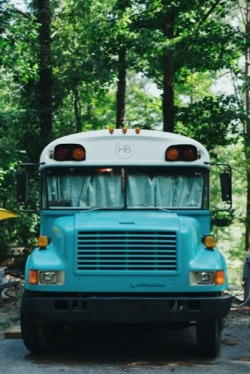 lady-duvaineth:  litbugi:  Another converted bus for a couple.  http://tinyhousetalk.com/young-couples-diy-school-bus-cottage-on-wheels/   😍😍😍😍
