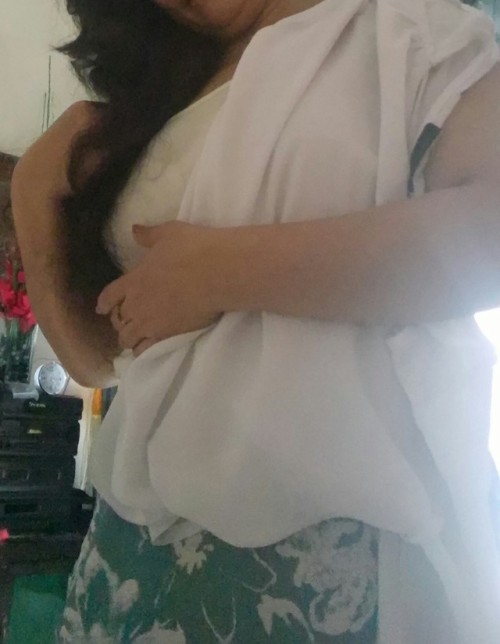 rscharlie:The picture shown my real wife..we re a malay couple. Age above 48..we really needed a mmb