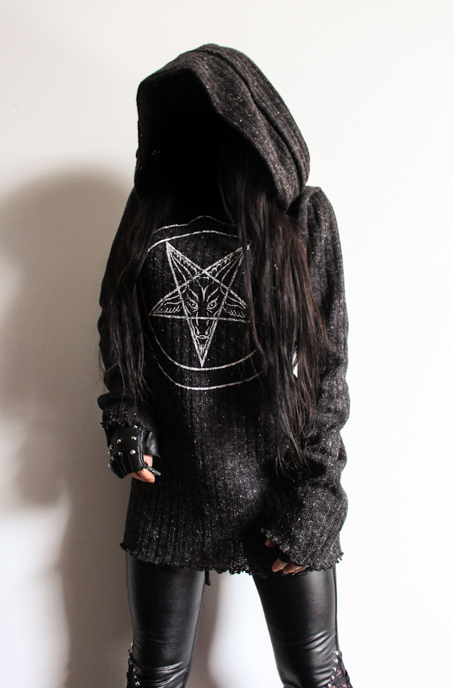 toxicvisionclothing:  The new Toxic Vision EASYWEAR collection releases TODAY at