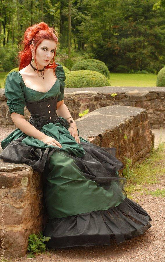 gothique-sexy:  Source : 
