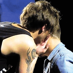 Proof That Louis Still Doesnt Know How To Properly Whisper In Someones Ear. (x)
