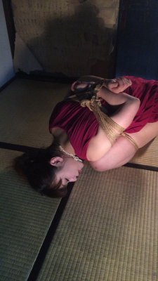 japanesebdsmofficial:    Shibari Naka Akira Model Riri Kouda