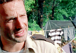 chandlerfknriggs:  8 Gifs per episode↳  Rick Grimes: 1x03