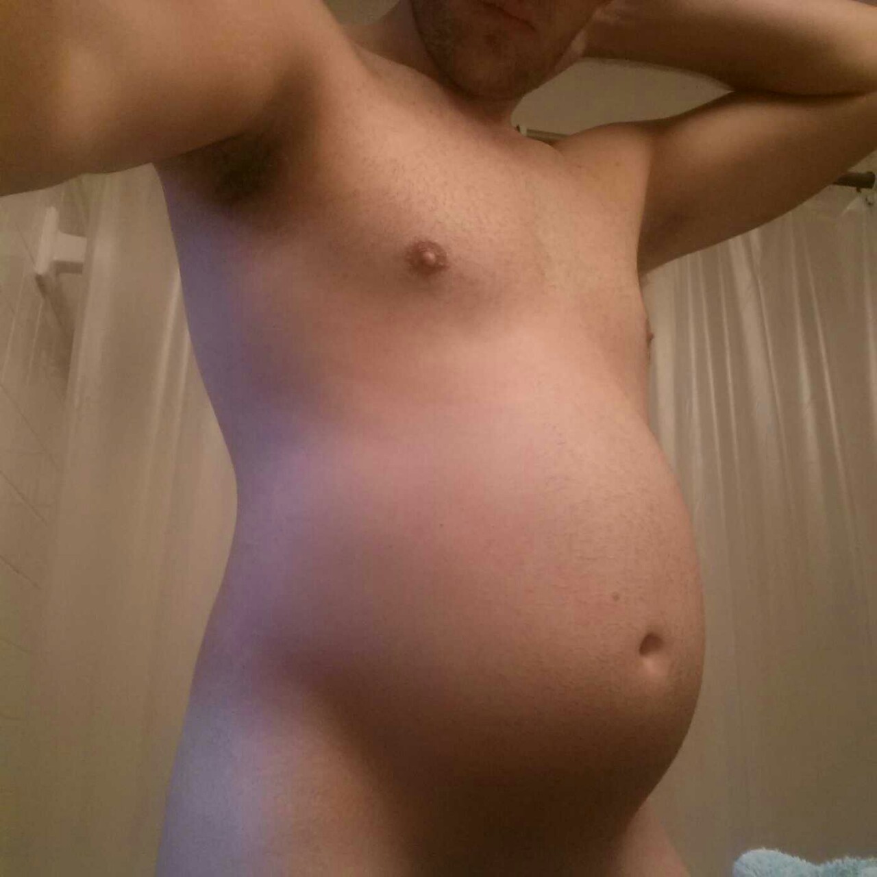 sirfeedsandrubs:  Feeling hot and sexy after a little lunch;)  Dont I look good?