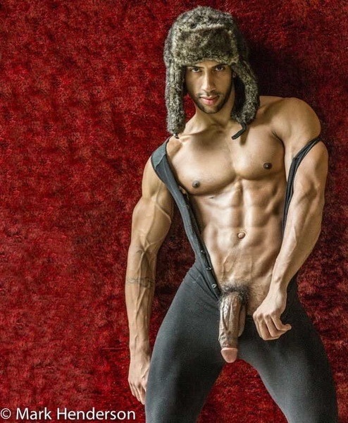 sportsfanla:  tommytank4:  https://www.tumblr.com/blog/tommytank4 for hot and muscular