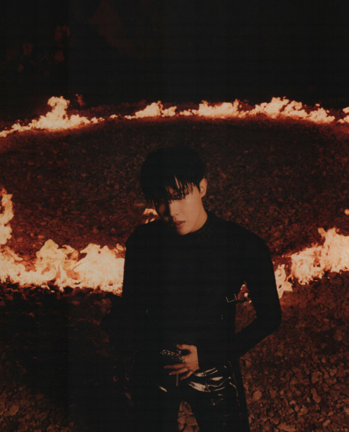 SPECIAL 8 PHOTO-FOLIO - J-HOPE V