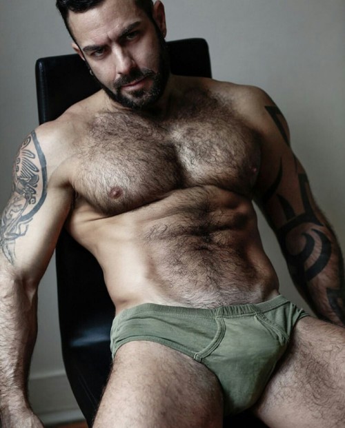 hunkopedia:    Follow Hunk’o’pedia for more hot guys! | Follow my personal blog   