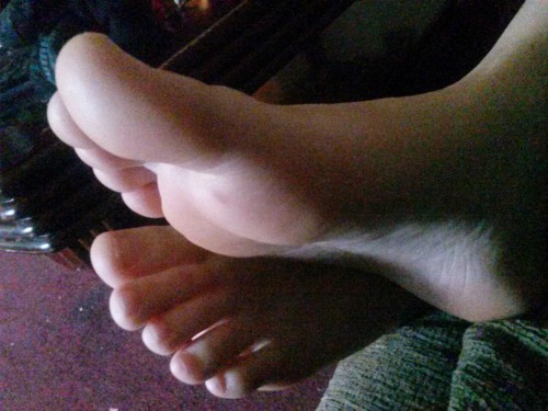 leiasfeet: Natural feet :)