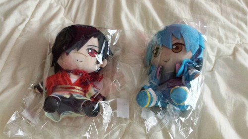 MY PLUSHES CAME.