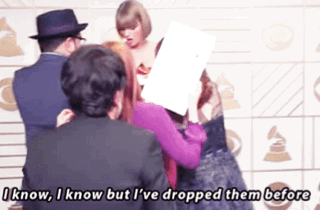 baseball-caps-and-crowns:  Taylor Swift + trying to balance Grammys