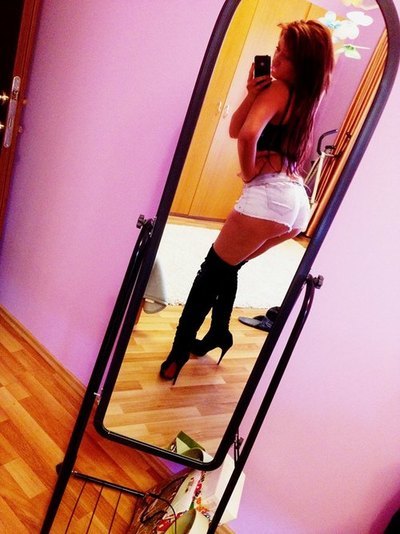 friskyselfies:  More FREE Sexy Selfies Follow me so i will keep you updated with