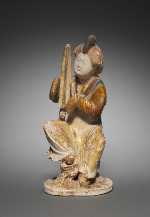 Harpist, 0, Cleveland Museum of Art: Chinese ArtSize: Overall: 32.1 cm (12 5/8 in.)Medium: glazed ea