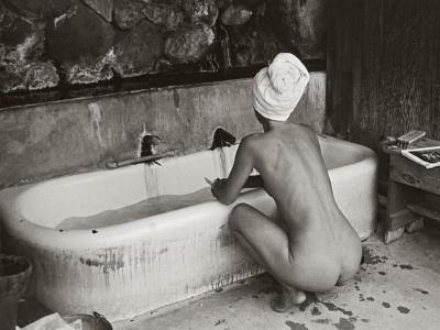 undr:Ellen Auerbach. Sulphur Bath. 1949