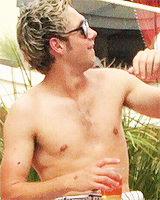 craicthatniall:  niall + shirtless 