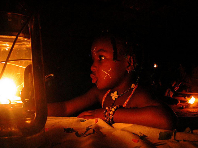 how-i-love-gabon:  Gabon - Une nuit de fête traditionnelle photo by carlosoliveirareis