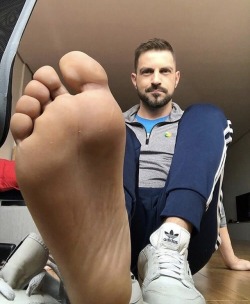 paulsbunion:  max6feetover:  feetman80: 