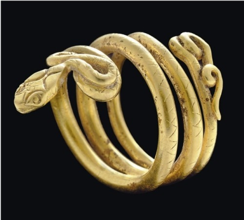 via-appia:Gold snake rings. Snakes were a common motif in jewelry during Roman times. They were asso
