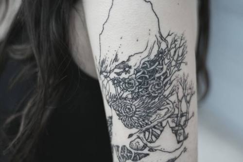 blackthornxxx:Tattoo details.By Noel’le Longhaul.