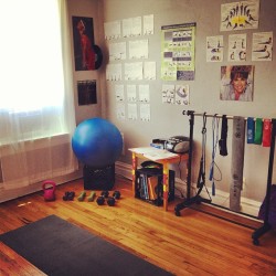 golden-states:  fit-girl-in-the-real-world:  I have fiiiinally turned this extra room into my exercise space &amp; relaxation lair. I don’t think I will ever step foot in a boring stuffy gym again 😍 Still greatly anticipating the arrival of my hula