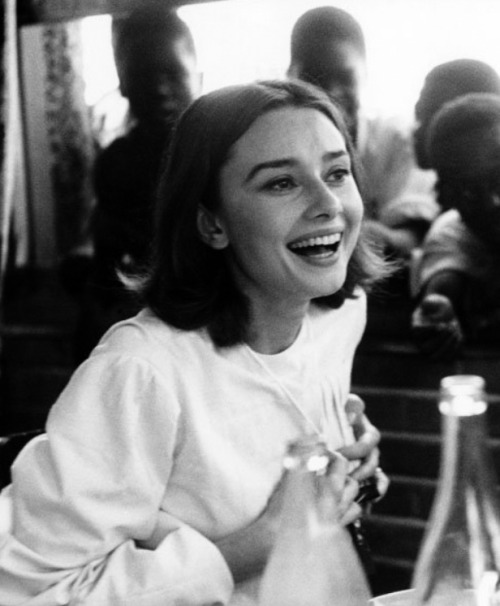 :Audrey Hepburn at a restaurant in the Belgian Congo during the filming of The Nun’s Story, 1958. Ph
