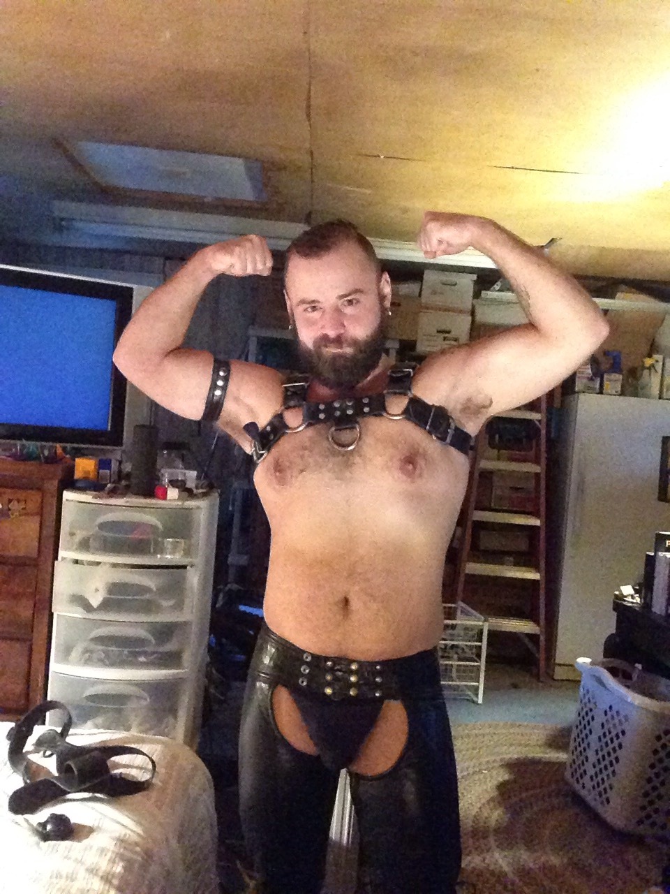 cigarpervdad:  californiacubster:  It’s the Mr. Eagle LA leather competition this