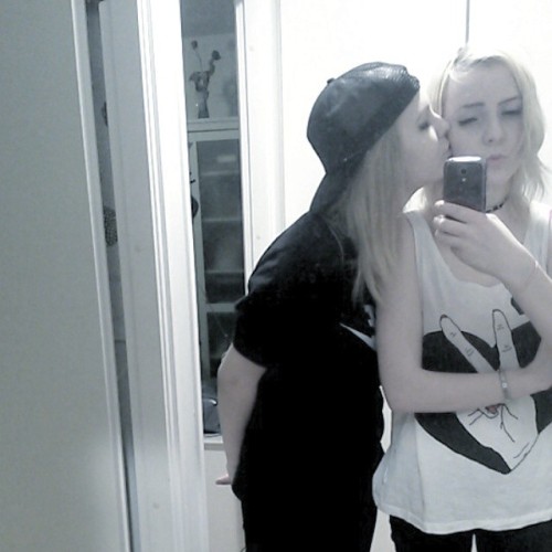 huoruus:  emt jotai lesboi varmaa #finnishgirls #couple #gf me and my gf aka unnecessaryxiines