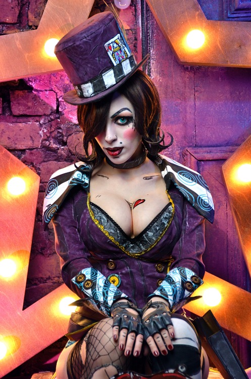 Mad Moxxi from Borderlands 2  Cosplayer/Submitter: Daria Rooz [DA /WC 