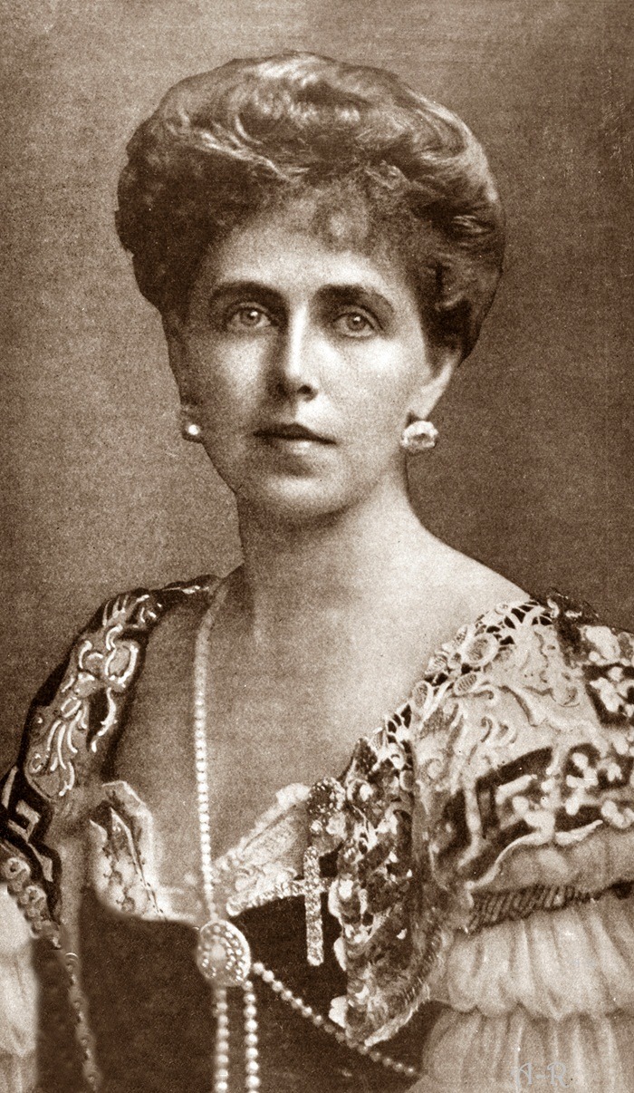 antique-royals:  Queen Marie of Romania