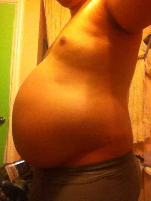 thegainingprincess:  And this is my bodacious boyfriends belly ;3  Hope y’all