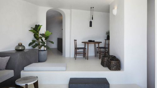 Santorini’s Vora Private Villas Is a Dreamy Refuge with Design CredentialsBuilt by hand over a