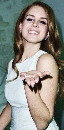 my-mind-hey-hey:Happy 33d  Birthday, Lana!