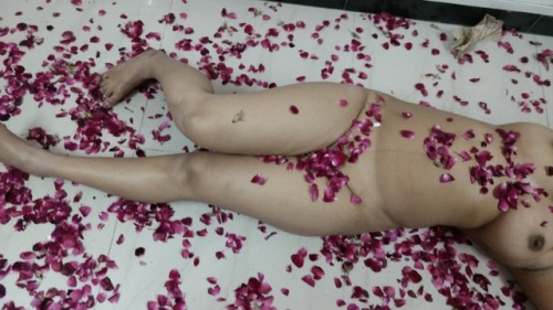 ananyaarjunsblog - Rose give me more pleasure on floor