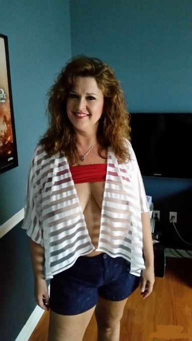km1969:  a few quick pics last July 4th with Amber Sims in the game room when hubby