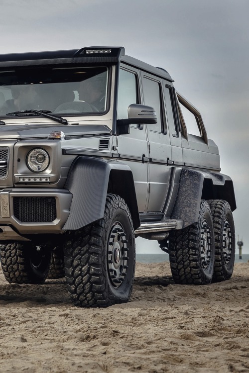 vistale:  Mercedes G63 6x6 | via