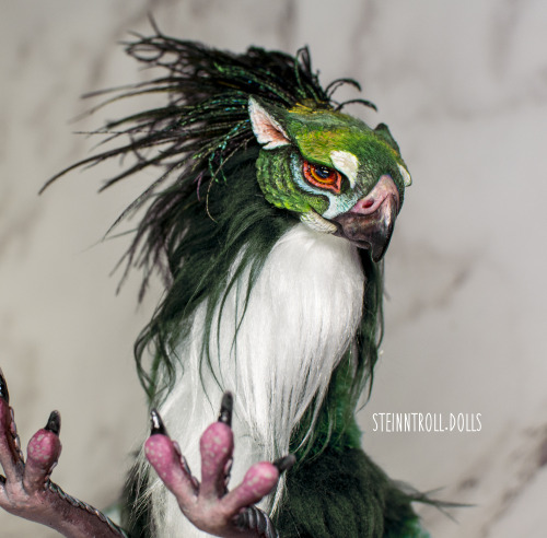  INSTAGRAM  |   BOOSTY  |  PATREON  | Emerald Griffin art dollHe’s a quite friendly lad :) Super scu