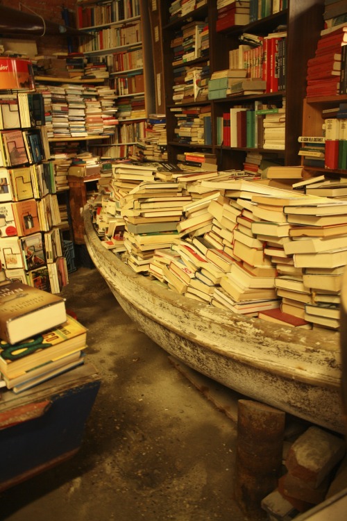 ineffable-gaudiness:Libreria Acqua Alta // Venezia, Italia 