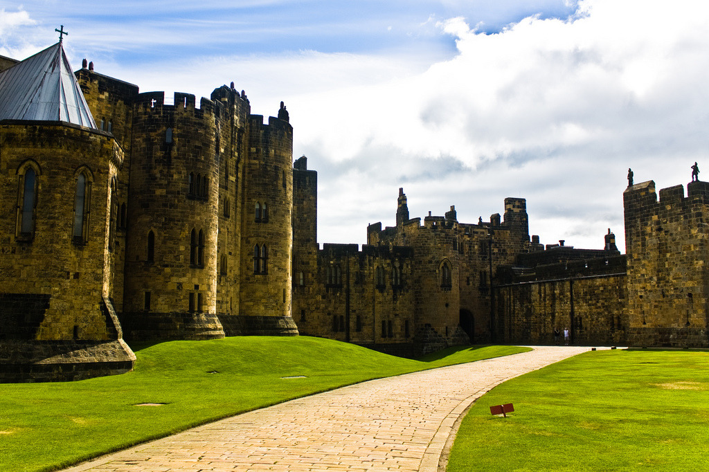 allthingseurope:  Alnwick Castle, England (by Duda Arraes)
