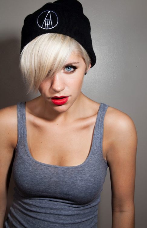 donotthinktwicejustdoit:  IM IN LOVE. 