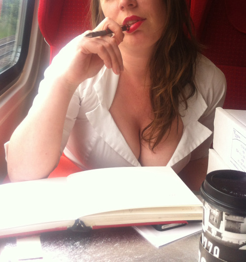 curiouswinekitten2:  1st Class! Happy Cleavage Sunday from @eleganthotwife   STUNNING! ❤️