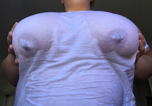 mealsreadytoeat:  Wet tee shirt