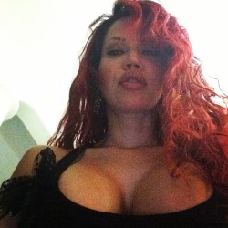 biancabeauchamp:  Lips &amp; cleavage: can’t go wrong isnt’t ;-)