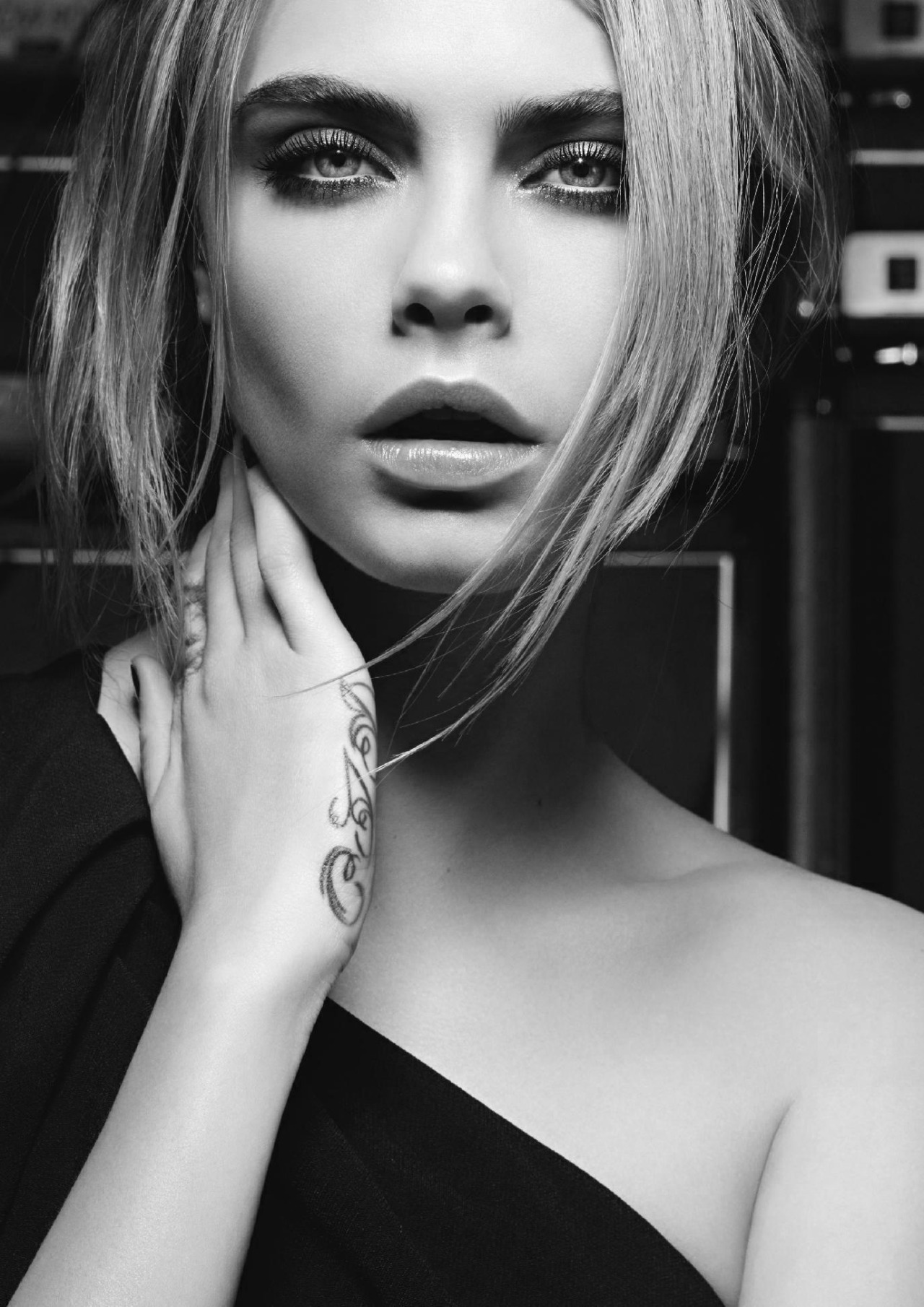 worlddelevingne:  Yves Saint Laurent: “Volume Effet Faux Cils” 