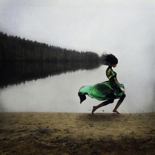 By Kylli Sparre As a former dancer, her works are often dance-inspired, romantic and feminine. 