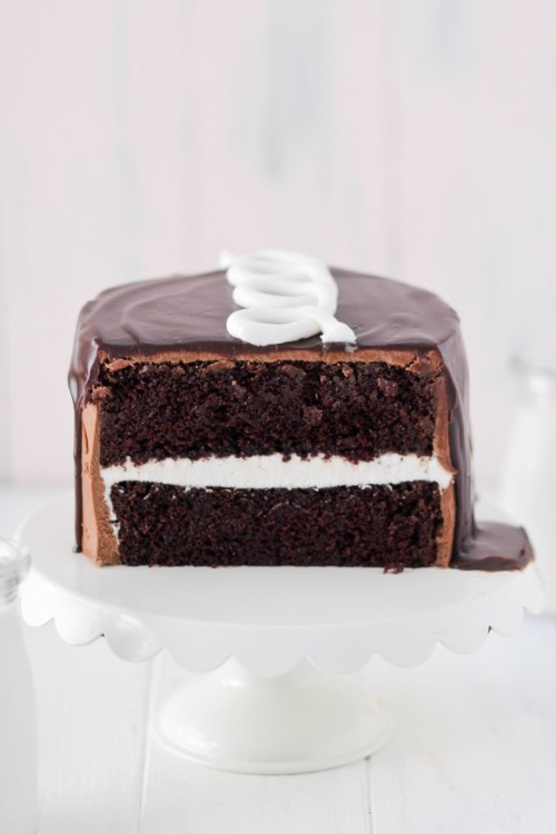 foodiebliss:    Hostess Cupcake Cake  Source: Confessions Of A Cookbook QueenWhere food lovers unite. 