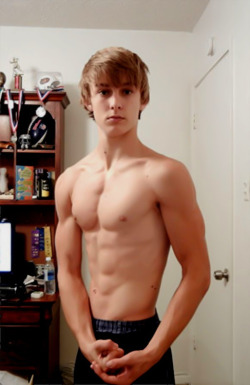 teenboys-shirtless:  Pictures of Hot Guys,